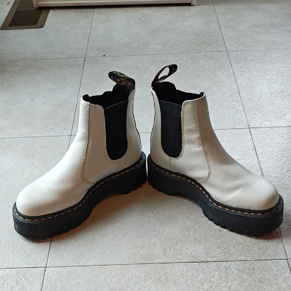 Dr. Martens 2976 Quad Chelsea Boots